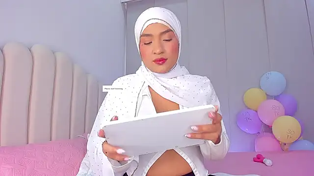Amira-Zahra online show from 05/12/26, 09:56