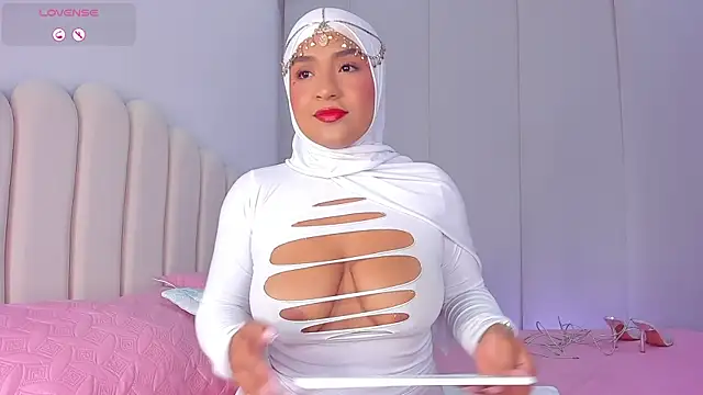 Amira-Zahra online show from 06/15/26, 10:12