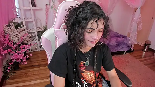 Snapshot of gummo_ chatting on 12/13/25, 07:53 gummo online show from 12/13/25, 07:53