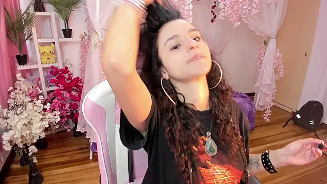 Snapshot of gummo_ chatting on 12/18/25, 08:48 gummo online show from 12/18/25, 08:48