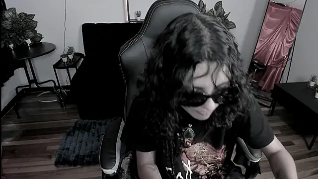 Snapshot of gummo_ chatting on 02/17/26, 08:15 gummo online show from 02/17/26, 08:15