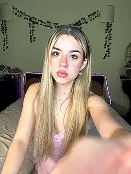 Snapshot of PurrAliceX chatting on 11/21/25, 04:27 PurrAliceX online show from 11/21/25, 04:27