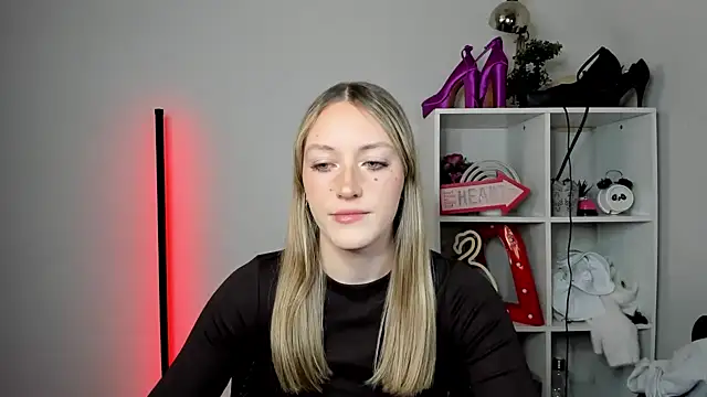 EvelynBlond online show from 04/24/26, 12:29