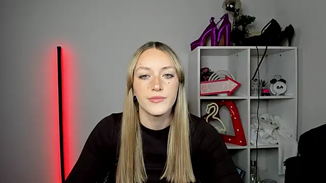 EvelynBlond online show from 04/29/26, 12:31