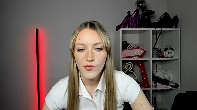 EvelynBlond online show from 04/30/26, 12:33
