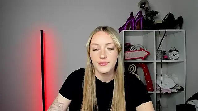 EvelynBlond online show from 05/04/26, 12:34