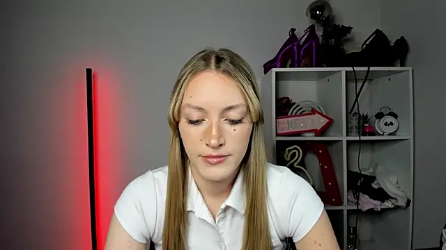 EvelynBlond online show from 05/06/26, 12:43