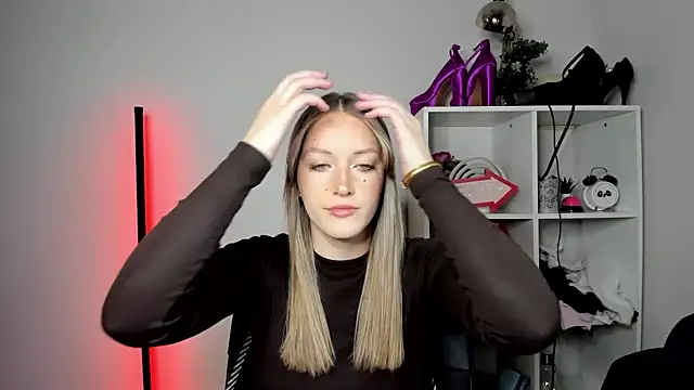 EvelynBlond online show from 05/07/26, 12:43