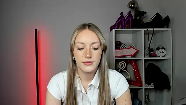 EvelynBlond online show from 05/08/26, 12:32