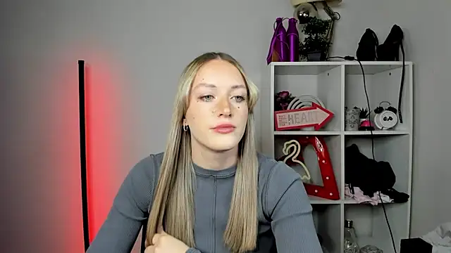 EvelynBlond online show from 05/11/26, 12:33