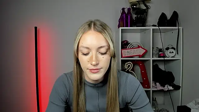 EvelynBlond online show from 05/11/26, 02:45