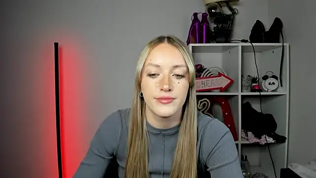 EvelynBlond online show from 05/11/26, 04:37