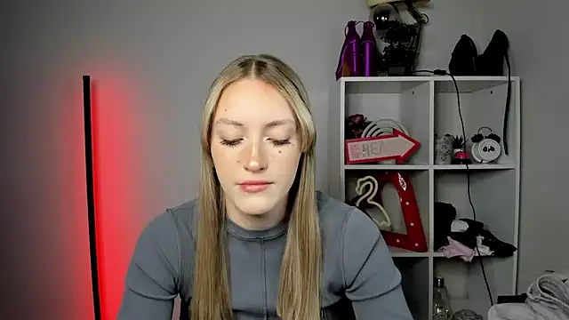 EvelynBlond online show from 05/12/26, 05:26