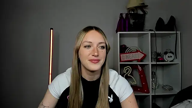 EvelynBlond online show from 05/13/26, 12:46