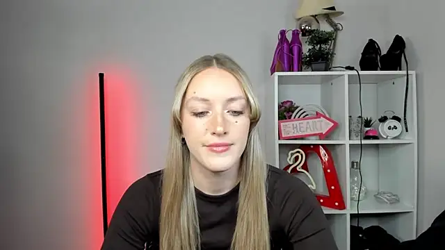 EvelynBlond online show from 05/14/26, 12:45