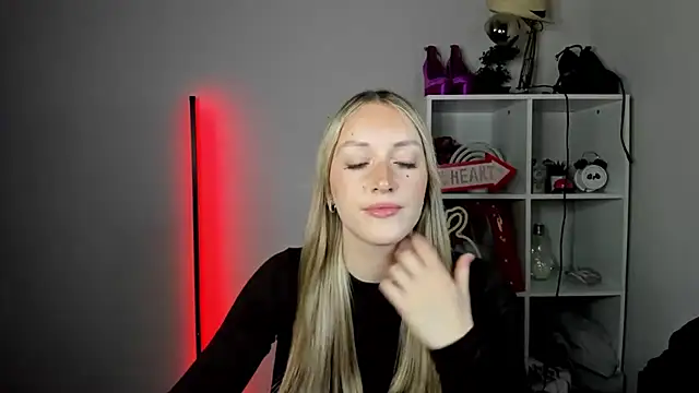 EvelynBlond online show from 06/16/26, 12:41