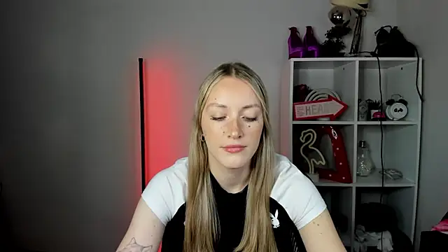 EvelynBlond online show from 06/18/26, 12:31