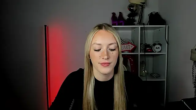 EvelynBlond online show from 06/23/26, 10:24