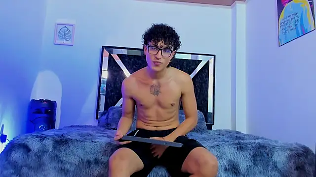 Snapshot of eliasferragamo chatting on 11/27/25, 08:11 eliasferragamo online show from 11/27/25, 08:11