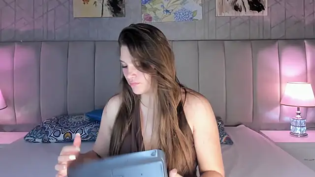 Snapshot of LiiaVelvet chatting on 04/19/26, 06:43 LiiaVelvet online show from 04/19/26, 06:43