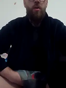 Snapshot of CoupleGoat chatting on 03/18/26, 01:42 CoupleGoat online show from 03/18/26, 01:42