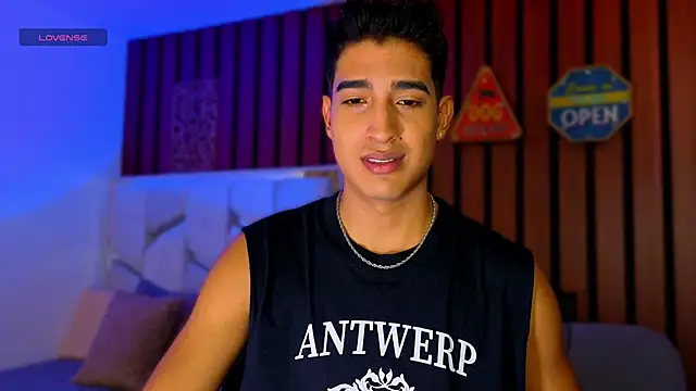 Snapshot of ken_blakerr chatting on 12/16/25, 04:12 ken blakerr online show from 12/16/25, 04:12