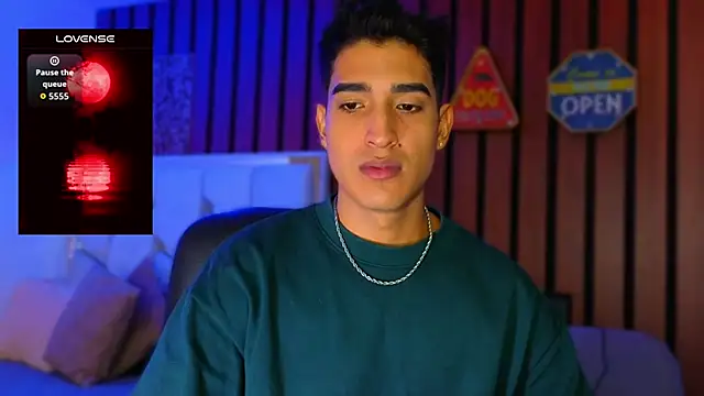 Snapshot of ken_blakerr chatting on 12/17/25, 05:30 ken blakerr online show from 12/17/25, 05:30