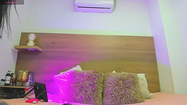 Snapshot of emilyrousee01 chatting on 01/08/26, 07:27 emilyrousee01 online show from 01/08/26, 07:27