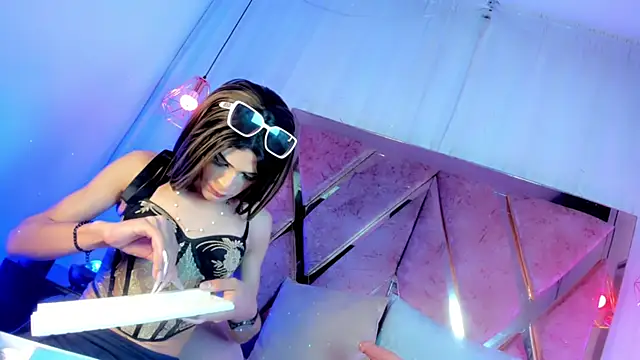 atenea taylor  online show from 12/03/25, 04:53