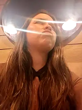 Snapshot of Little__Danni1 chatting on 11/23/25, 02:33 Little Danni1 online show from 11/23/25, 02:33