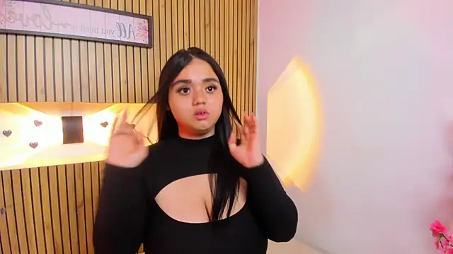 SaraLondon13 online show from 11/21/25, 10:41