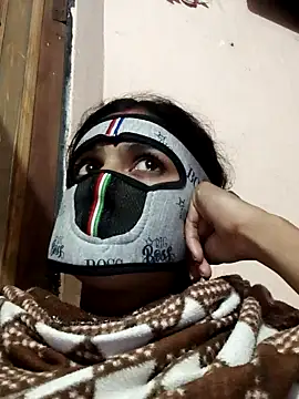 Snapshot of Yt_kinjal chatting on 11/23/25, 03:45 Yt kinjal online show from 11/23/25, 03:45