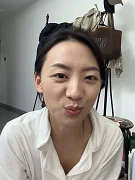 Snapshot of Jinmi125216 chatting on 04/08/26, 03:45 Jinmi125216 online show from 04/08/26, 03:45