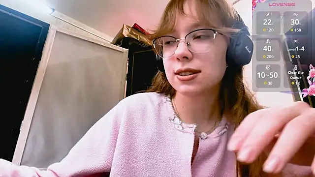 LouettaTornese online show from 11/28/25, 08:17