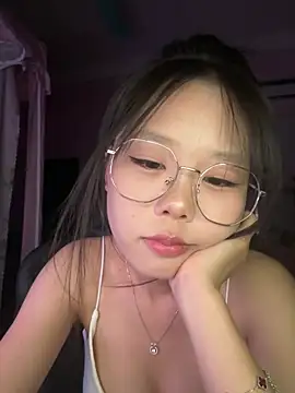 Kiee-lee online show from 06/25/26, 04:33