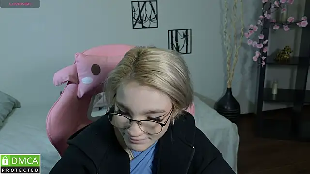 Snapshot of Megan_Lora chatting on 01/07/26, 12:57 Megan Lora online show from 01/07/26, 12:57