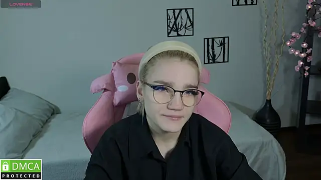 Snapshot of Megan_Lora chatting on 01/08/26, 12:46 Megan Lora online show from 01/08/26, 12:46