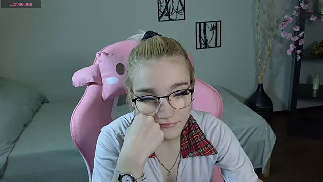 Snapshot of Megan_Lora chatting on 01/10/26, 01:07 Megan Lora online show from 01/10/26, 01:07