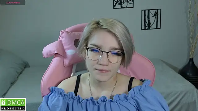 Snapshot of Megan_Lora chatting on 01/11/26, 12:48 Megan Lora online show from 01/11/26, 12:48