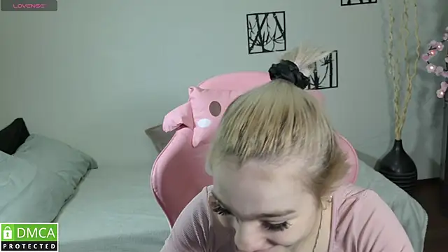 Snapshot of Megan_Lora chatting on 01/14/26, 01:00 Megan Lora online show from 01/14/26, 01:00