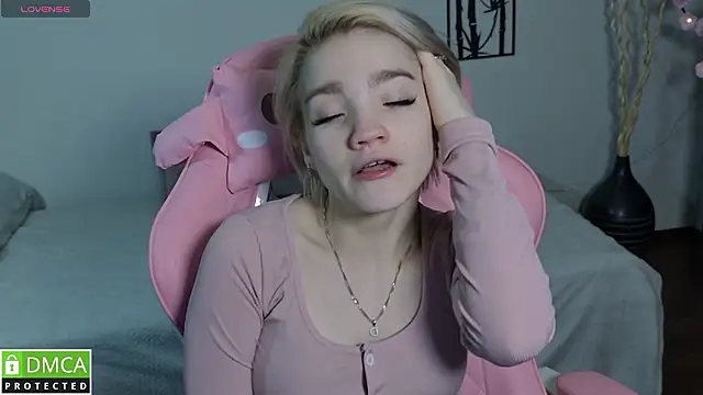 Snapshot of Megan_Lora chatting on 01/17/26, 12:48 Megan Lora online show from 01/17/26, 12:48