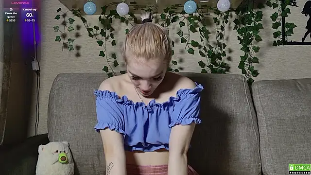 Snapshot of Megan_Lora chatting on 03/07/26, 01:02 Megan Lora online show from 03/07/26, 01:02