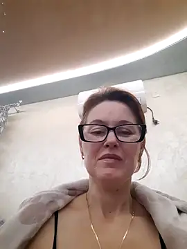 Snapshot of LanaOlbenst chatting on 12/14/25, 06:56 LanaOlbenst online show from 12/14/25, 06:56