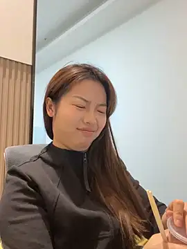 Snapshot of GYYoo chatting on 11/27/25, 05:31 GYYoo online show from 11/27/25, 05:31