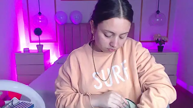 Snapshot of Alice_Sinclair_ chatting on 11/25/25, 12:27 Alice Sinclair online show from 11/25/25, 12:27