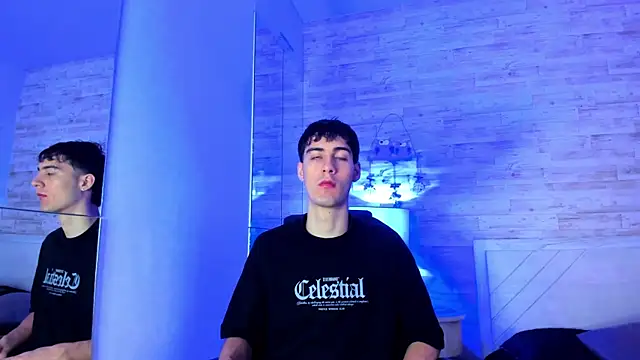 Snapshot of Emir_Ozan_ chatting on 11/28/25, 11:24 Emir Ozan online show from 11/28/25, 11:24