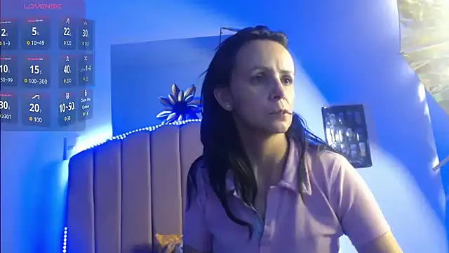 Snapshot of Juliana__lx chatting on 12/15/25, 01:15 Juliana lx online show from 12/15/25, 01:15