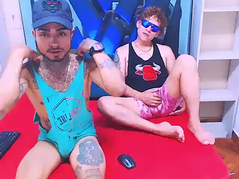 Snapshot of Hot_Latino_x chatting on 12/14/25, 08:02 Hot Latino x online show from 12/14/25, 08:02