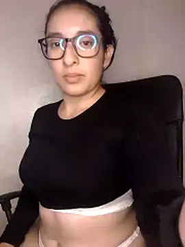 kira-stormm online show from 06/11/26, 02:53