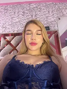 Snapshot of valeryfox__ chatting on 11/28/25, 11:57 valeryfox online show from 11/28/25, 11:57